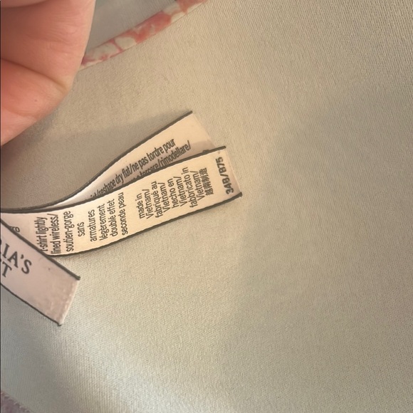 Lot of 5 34B small bralettes Victoria’s Secret and Calvin Klein soft cup - Picture 6 of 16